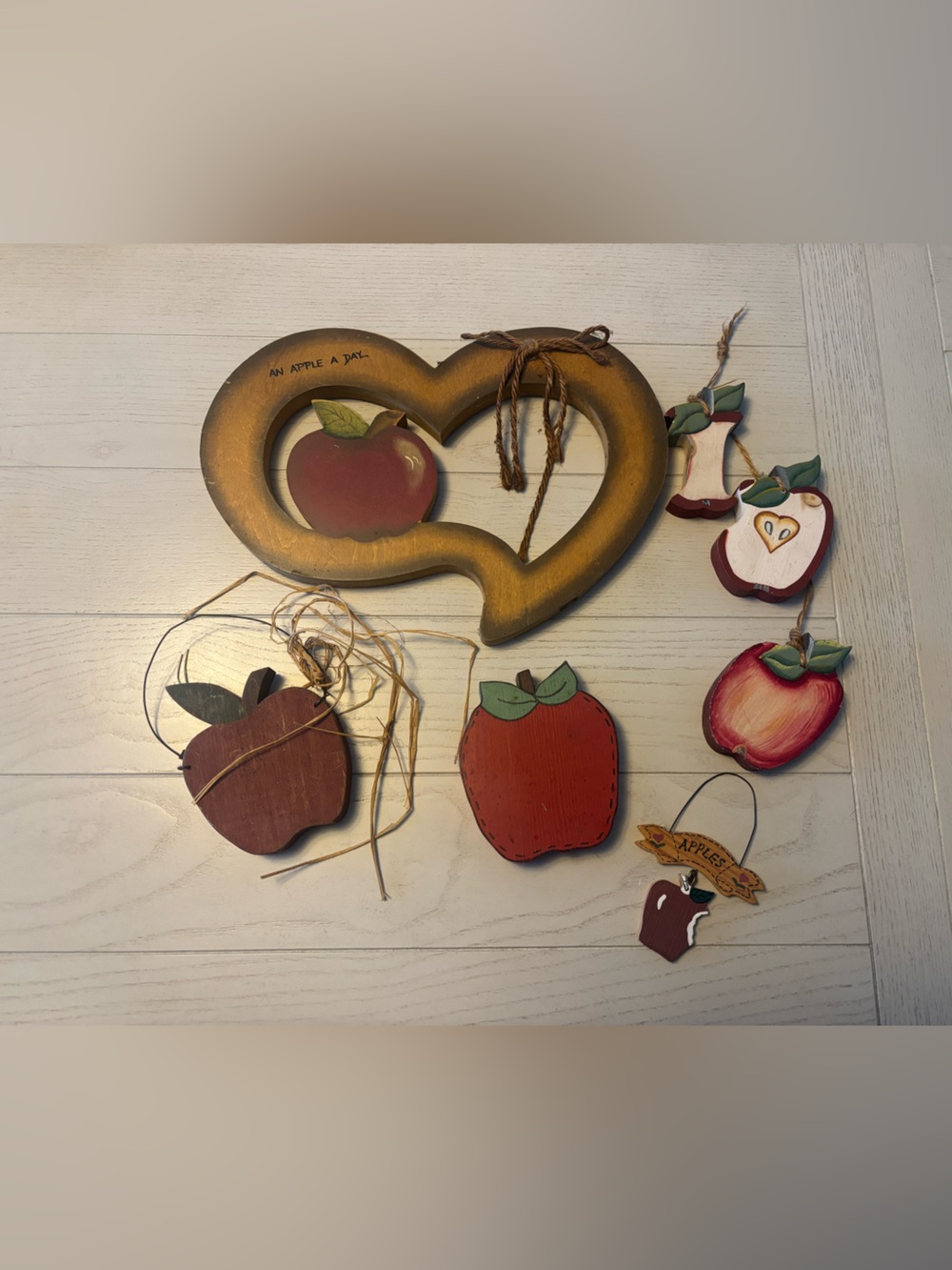 Misc apple themed decor